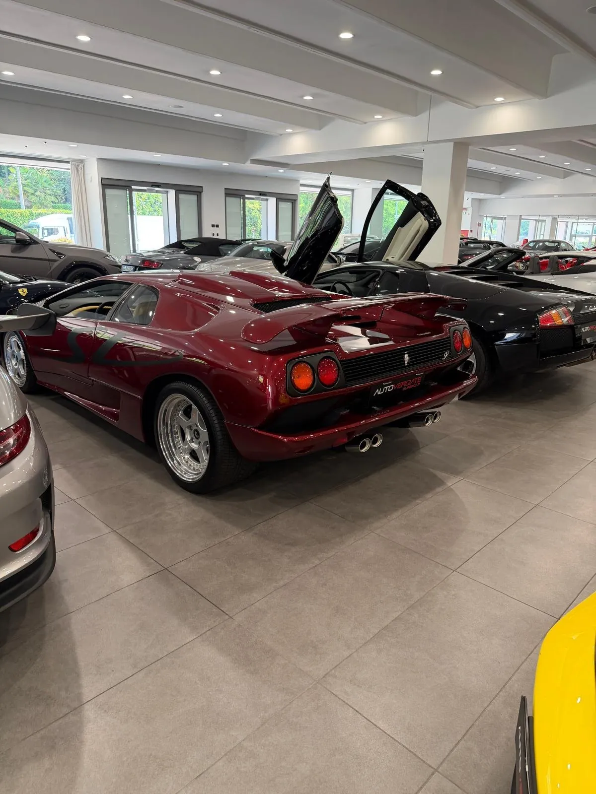 Lamborghini Diablo SV rouge sombre