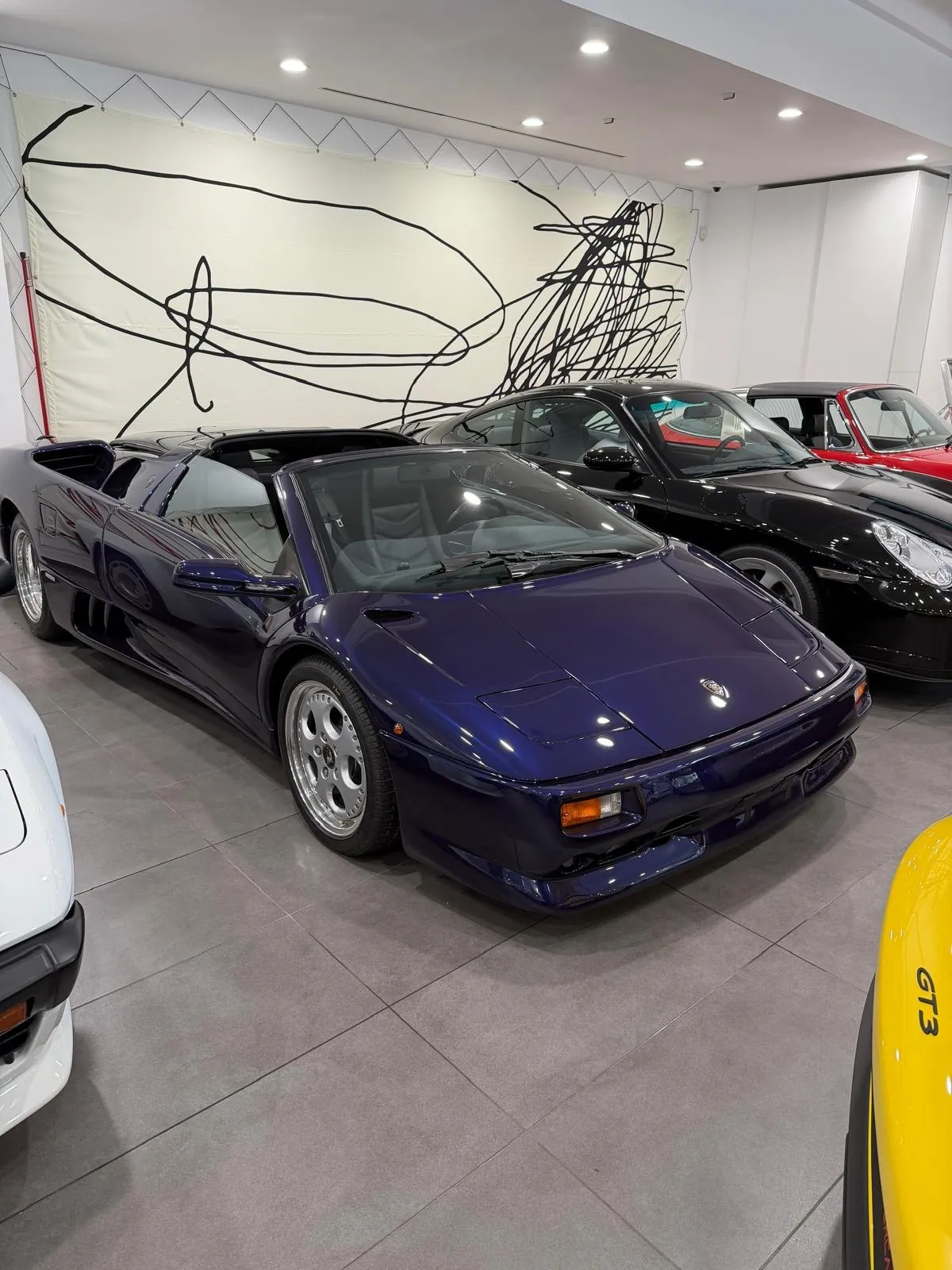 Lamborghini Diablo Roadster violette