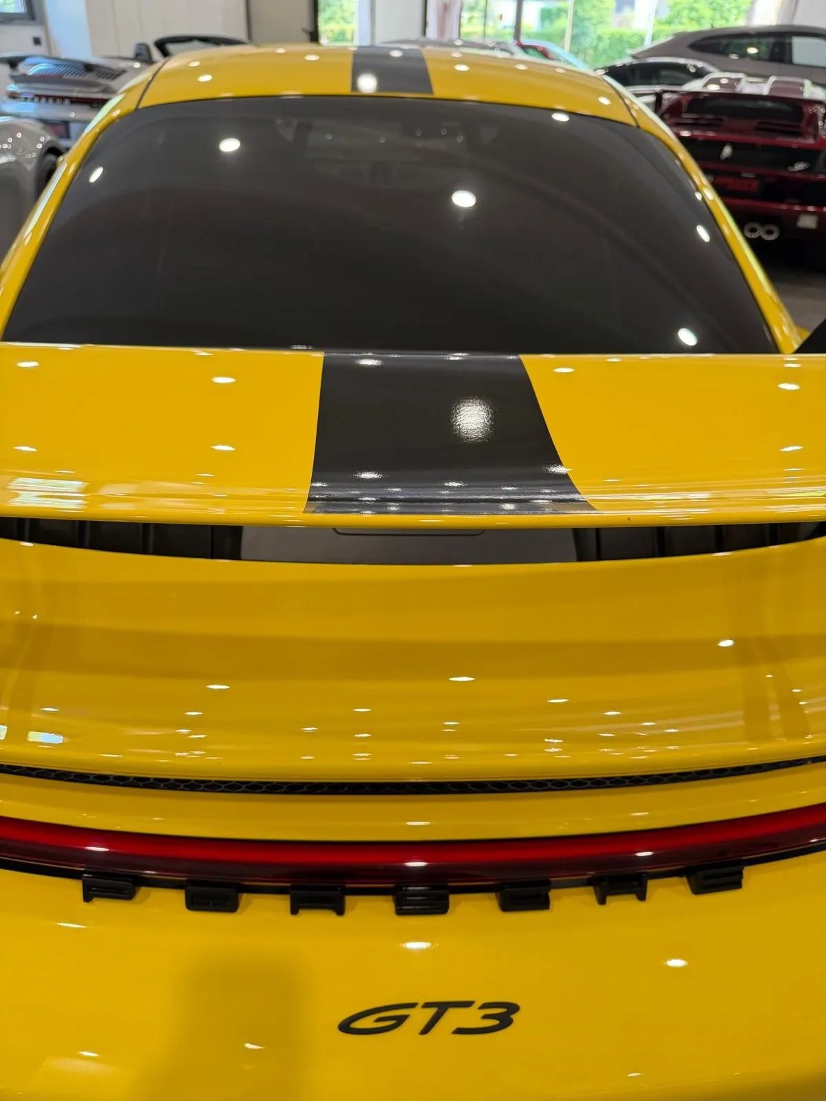 Détail d'une Porsche 911 GT3 jaune