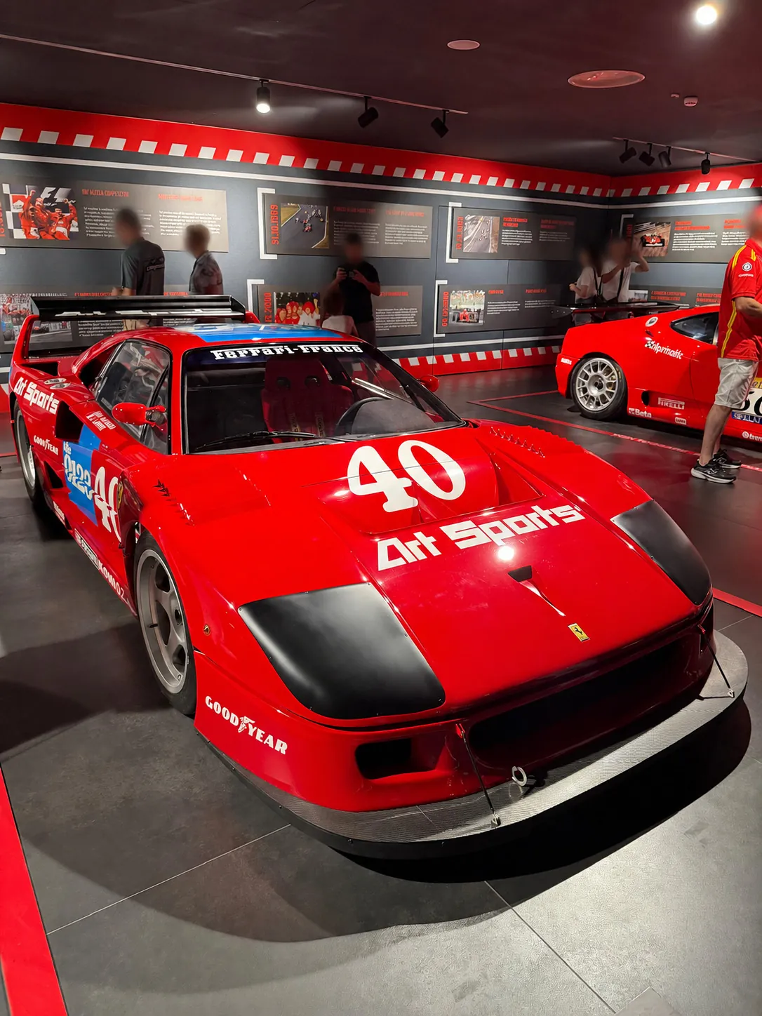 Ferrari F40 LM aux couleurs Art Sports : une icône routière métamorphosée pour la compétition