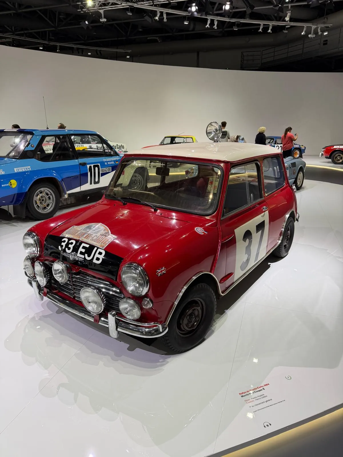 Morris Mini Cooper S n°37, victorieuse du Rallye Monte-Carlo 1964 avec Paddy Hopkirk et Henry Liddon