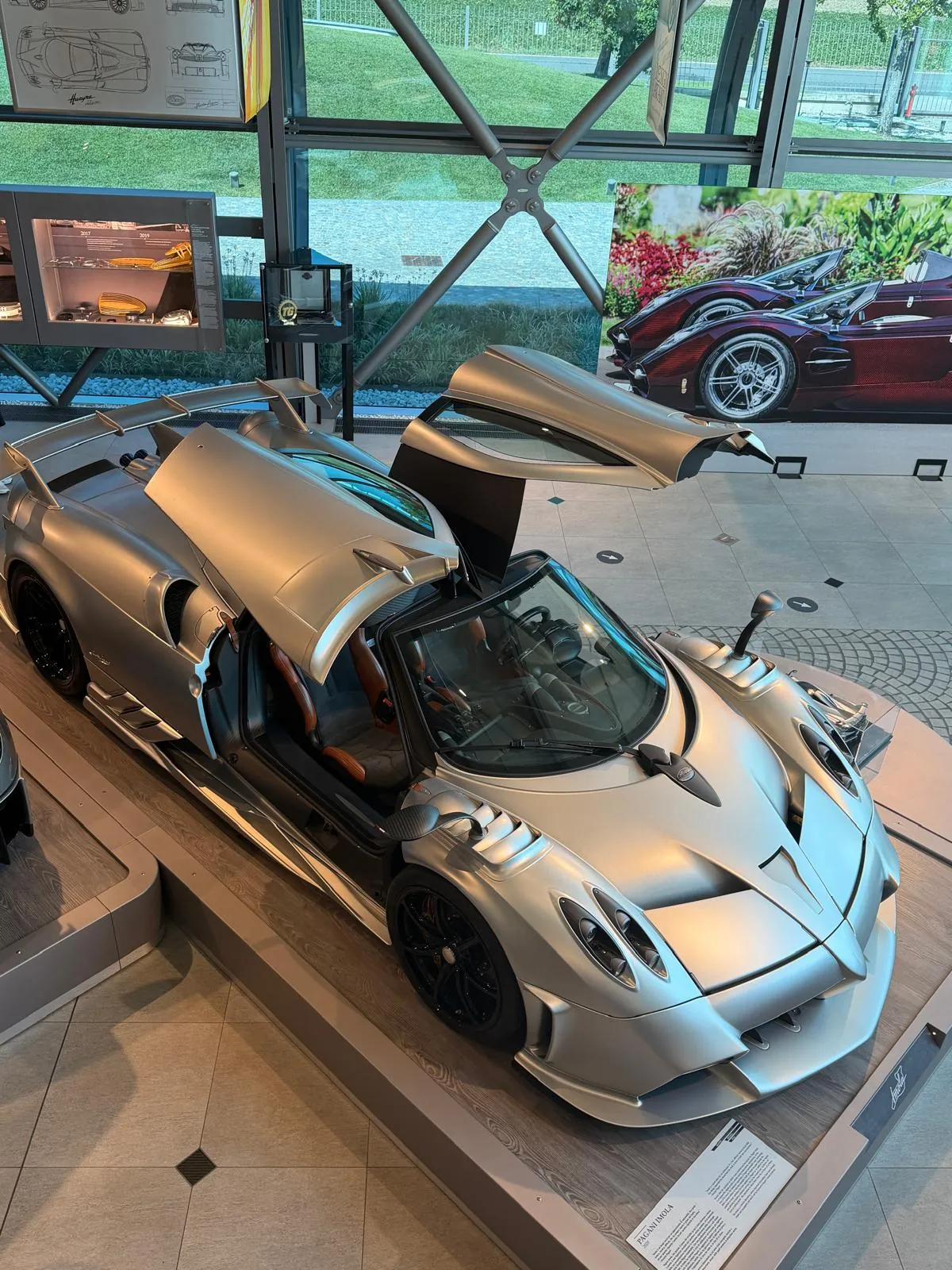 Vue plongeante sur la Pagani Imola