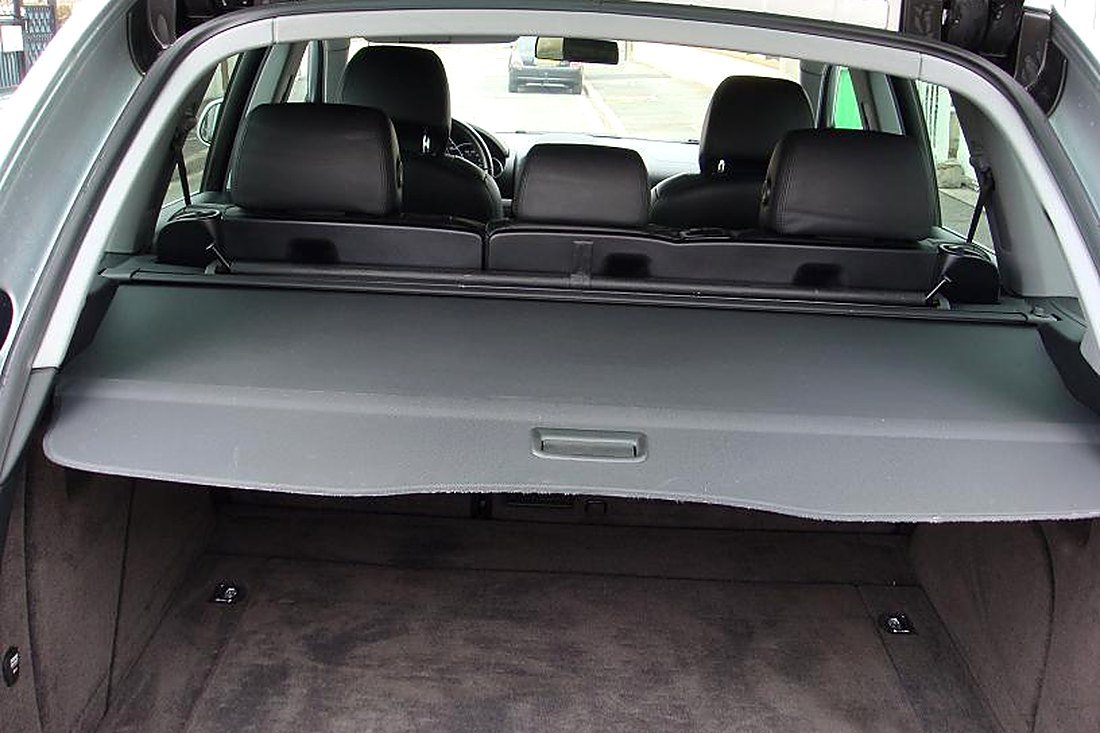Coffre et sièges arrière d'un Porsche Cayenne 955