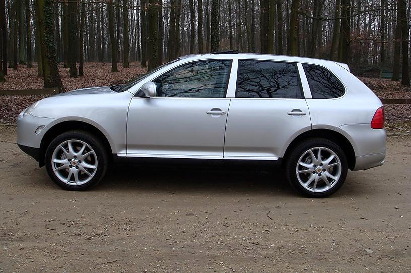 Porsche Cayenne 955 gris argent de profil